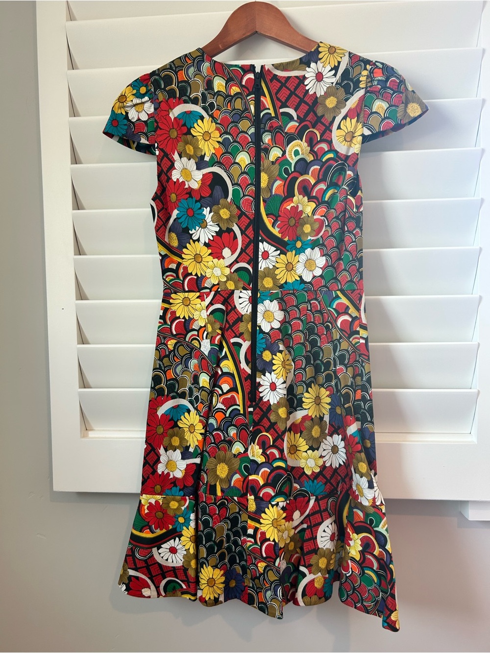 Alice + Olivia Kirby Ruffle Dress in the Floral Melody Size 0 - Picture 8 of 12